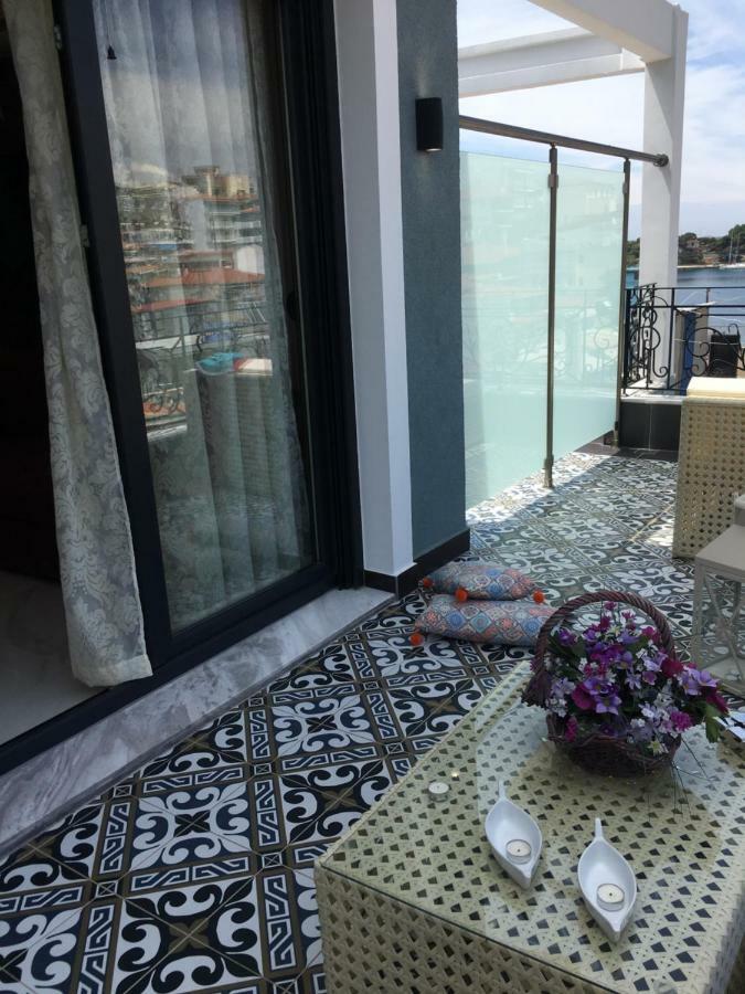 Pela Veranda Exquisite Suites เนโอสมาร์มาราส ภายนอก รูปภาพ